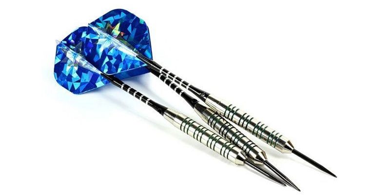 what weight darts do the pros use